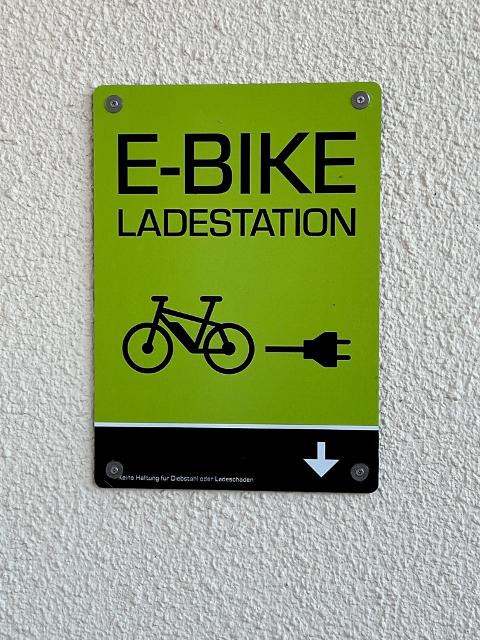 E-Bike-Ladestation direkt an unserer Bäckerei Schäfer.
                 title=