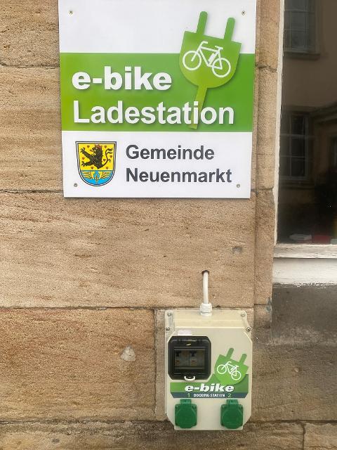 E-Bike ganz bequem und einfach laden - bei uns direkt am Bahnhofgebäude.