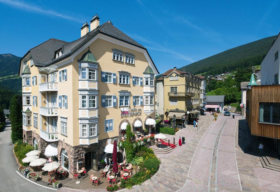 Central historic mansion in the pedestrian area of Ortisei / SPA area with heated indoor pool, finish sauna & steam bath / Tasty local cuisine