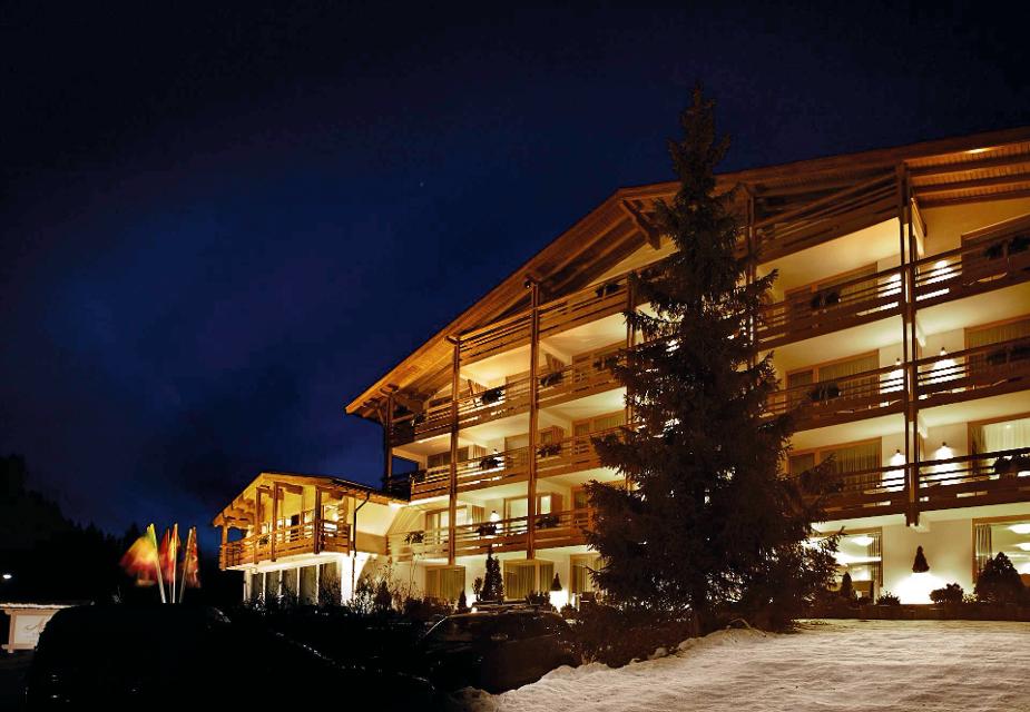 The first art hotel in Val Gardena - special artistic atmosphere - gourmet dinner - free WiFi