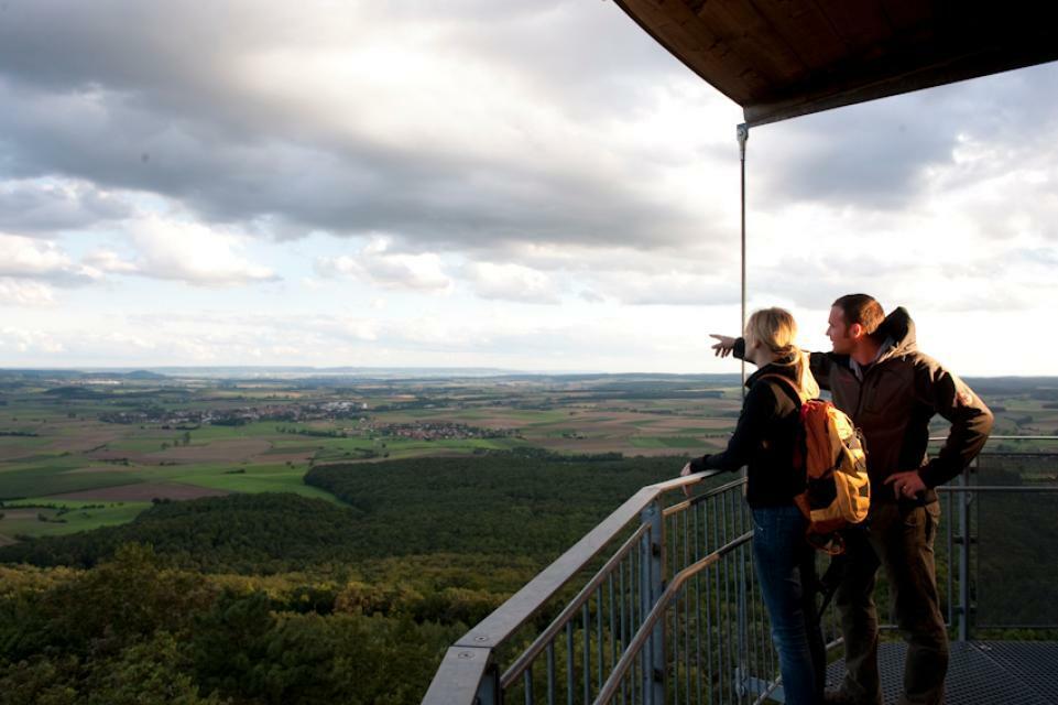 Mit Panoramablick auf den Rücken der Haßberge
