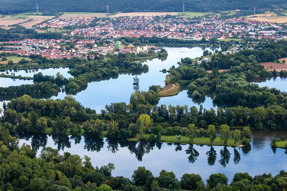 Wein und Main - die Gemeinde Sand a. Main ist eine der größten Weinbaugemeinden des Landkreises Haßberge. Sie liegt zwischen den Naturparks Steigerwald und Haßberge in einer Fluss- und Seenlandschaft, die ihresgleichen sucht. Die Gemeinde ist in eine Landschaft eingebettet, die ihre Ursprüngli...
