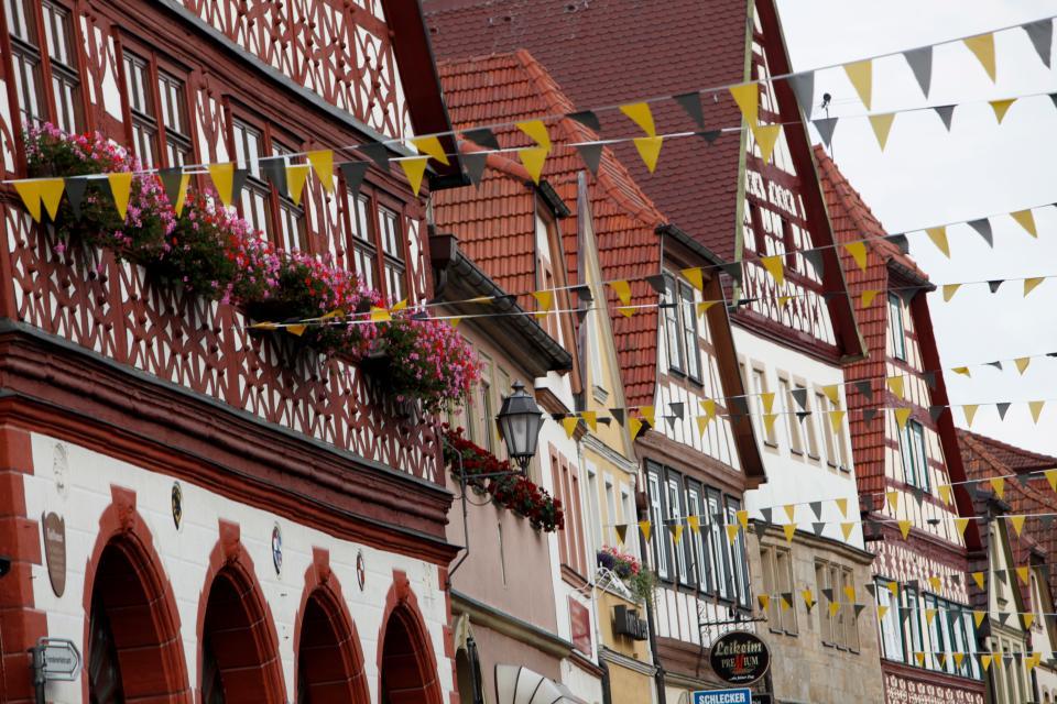 Musik an sechs verschiedenen Orten in der mittelalterlichen Fachwerkstadt Ebern.