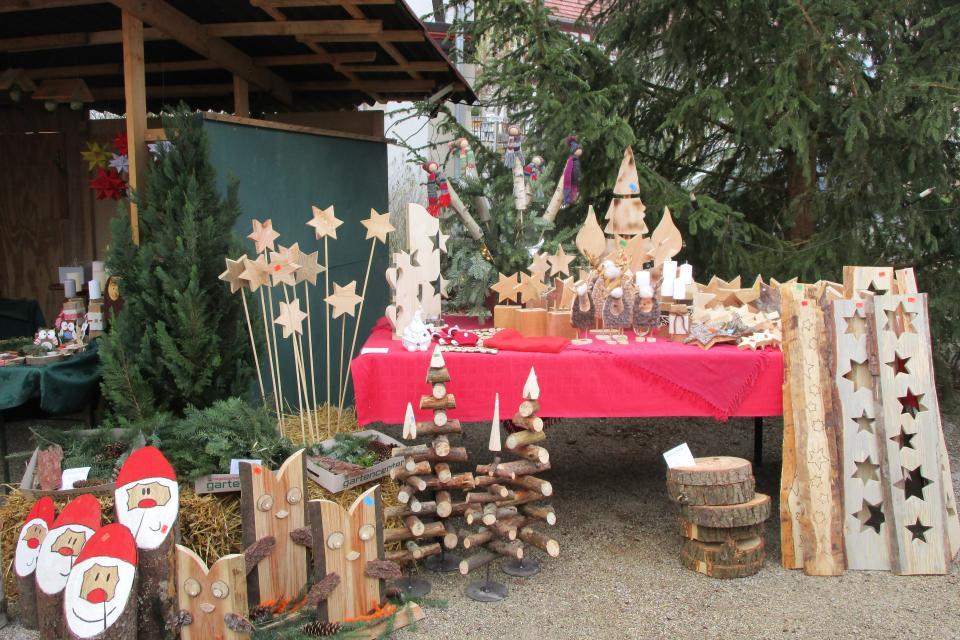 Starten Sie die Vorweihnachtszeit am ersten Adventssamstag ganz gemütlich mit einem Besuch der Dorfweihnacht in Jesserndorf.