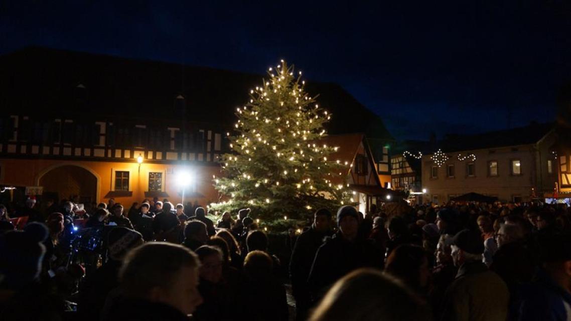 In der Adventszeit lohnt sich ein Besuch und Bummel über den traditionellen Weihnachtsmarkt in der historischen Altstadt von Baunach, mit ihrer über 1200-jährigen Geschichte.