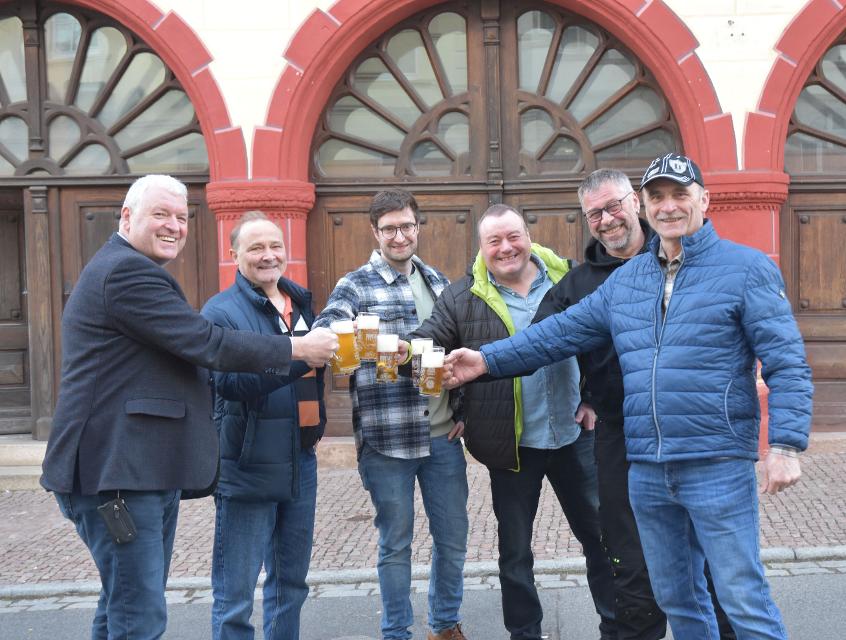 Eberns Marktplatz verwandelt sich in eine Genussmeile rund um das heimische Bier.