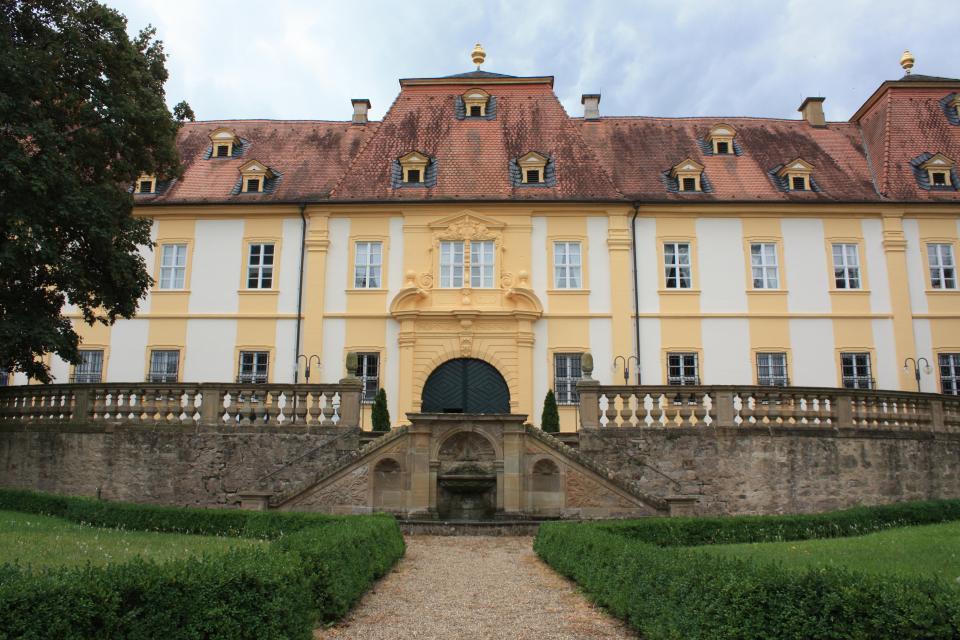 Einstimmung in den Frühling mit dem Bamberger Streichquartett im Innenhof des Barockschlosses Oberschwappach.
