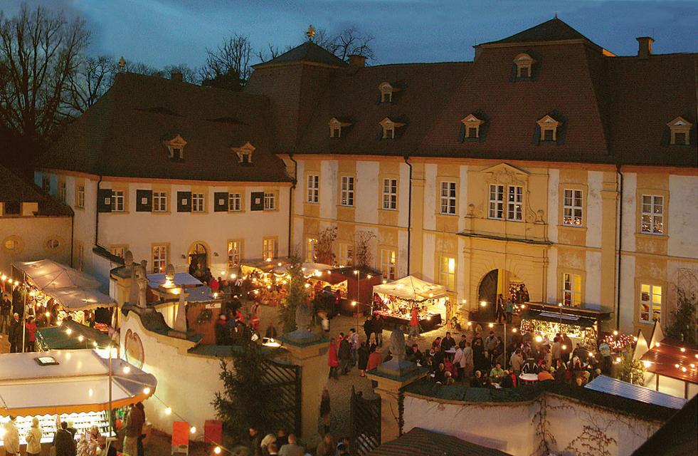 Lassen Sie sich von einem wunderschönen Weihnachtsmarkt mit einem fantastischen Ambiente, am ersten Advent begeistern.
