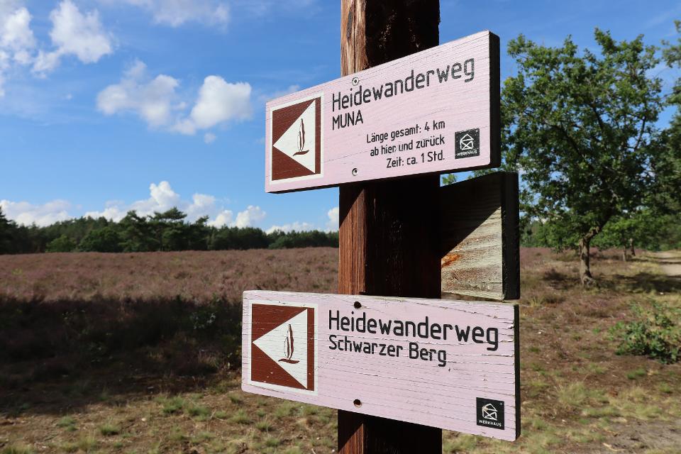 Hinweisschild Bodenteicher Heide Wanderweg