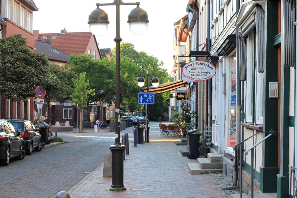 Die Schmiedestraße zwischen Schnellenmarkt und Gudesstraße verbindet das kleinteilige Handwerkerviertel aus dem Anfang des 19. Jahrhunderts mit der Großzügigkeit der breiten zentralen Marktstraßen.
