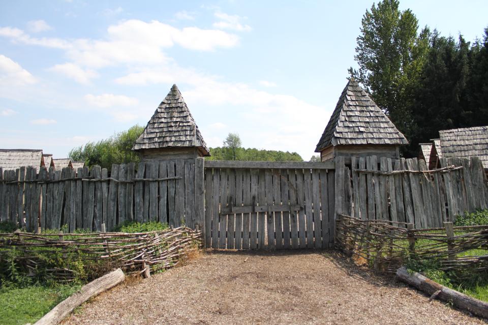 Das Robin Hood Castell ist eine nur für betreute Programme geöffneter Nachbau einer mittelalterlichen Ringburg mit eine Spielfläche. 