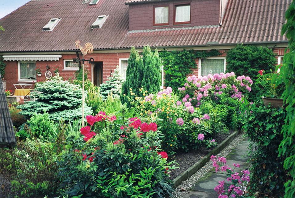 Die Pension Lühr liegt in einer ruhigen Nebenstraße direkt im Zentrum des Klosterfleckens Ebstorf und in der Nähe des Klosters Ebstorf.