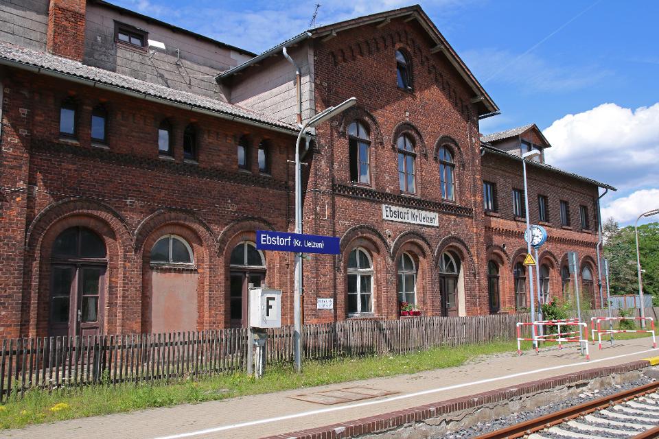 Der Bahnhof Ebstorf wurde am 15. Mai 1873 eröffnet. 