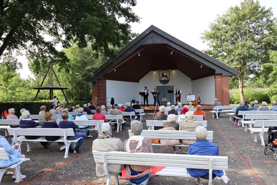 In der Musikmuschel im Kurpark im See In Bad Bodenteich finden ab Juli bis Ende September  Kukonzerte statt