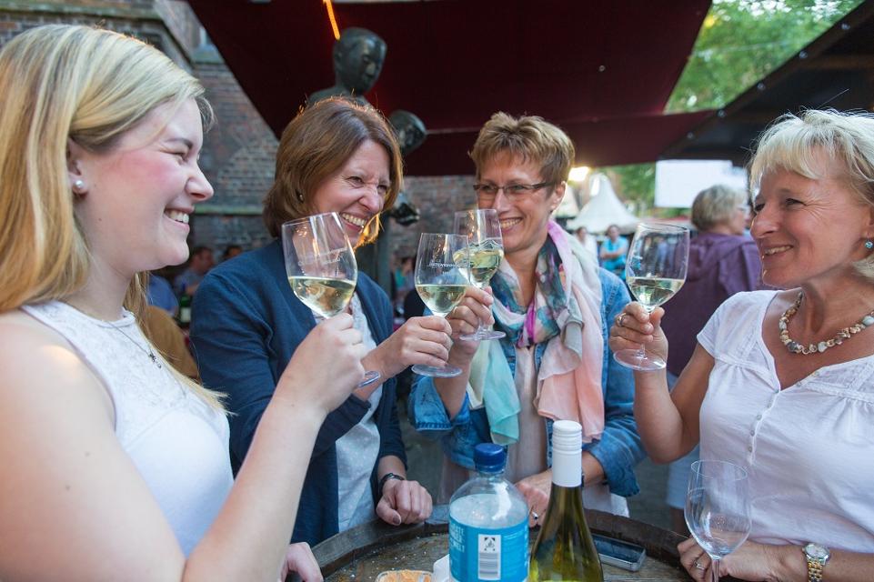 Lauschige Sommerabende und guter Wein im historischen Uelzener Stadtkern