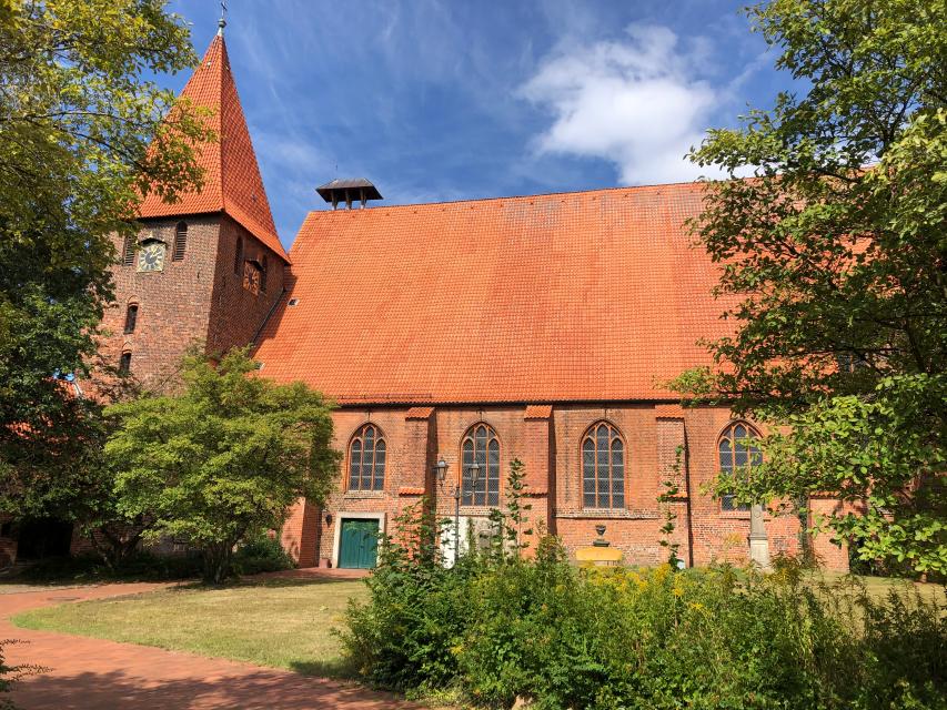 In der Klosterkirche Ebstorf spielen Annika Köllner und Dirk Jeß ein Konzert für Orgel und Trompete.