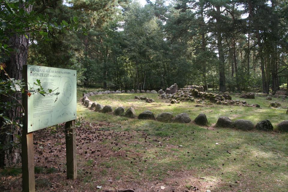Steinkreise  in der Addenstorfer Heide mit Beschilderung