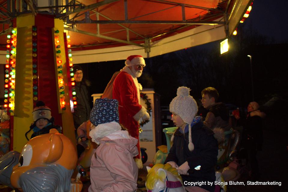Märchenhafte Weihnachtsstimmung in Dannenberg (Elbe)rund um den Marktplatz mit festlichen Klängen und besonderen Aktionen in den Geschäften 