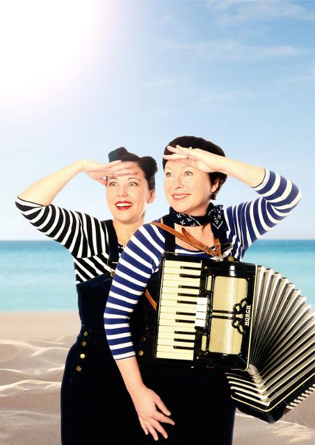 Musik und Comedy mit Blick auf das Meer und den Hafen. Ihre Seemannslieder mixen Birgit Lünsmann und Natalie Böttcher mit 60er, 70er, 80er und 90er Jahre Hits. Sie sind immer gut bei Stimme und Laune, grooven mit dem Akkordeon und hin und wieder mit der Gitarre.Die ...