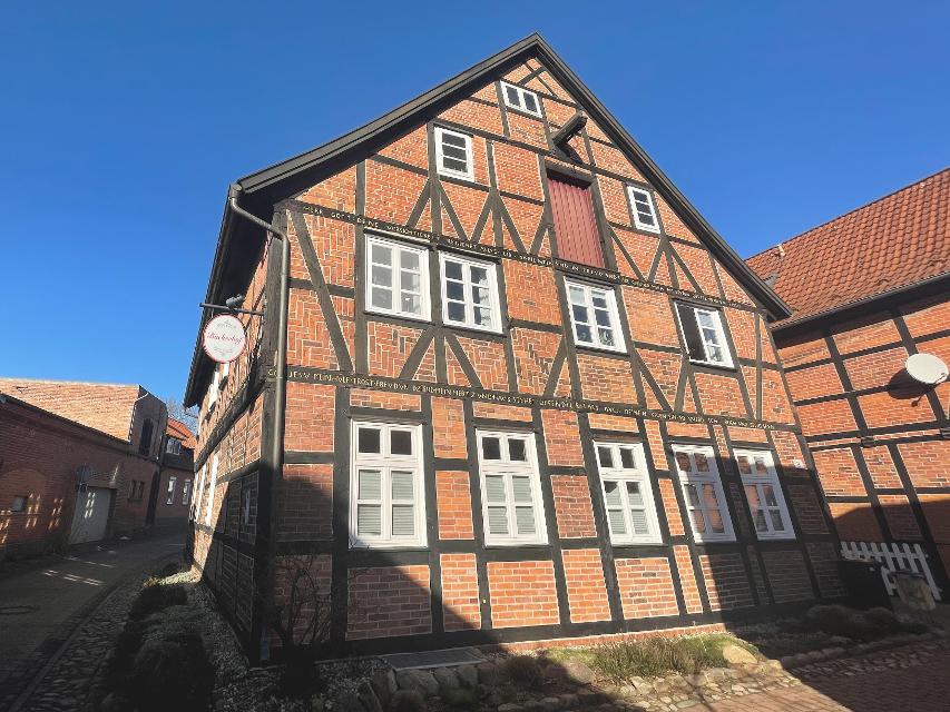 Ehemaliges Handelshaus im Fachwerkstil aus dem 17. Jahrhundert