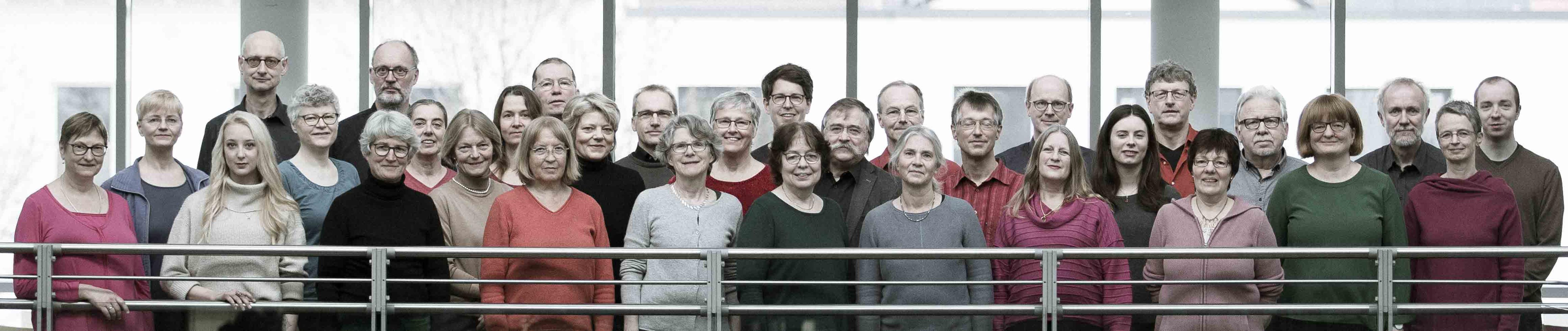 Im Herbst 1984 gründeten Studentinnen und Studenten in Göttingen einen Kammerchor, ursprünglich für ein einzelnes Konzert in der dortigen Christuskirche. Inzwischen ist daraus längst ein Chor geworden, der, obwohl die Mitglieder jetzt zu den Proben und Konzerten u.a. a...