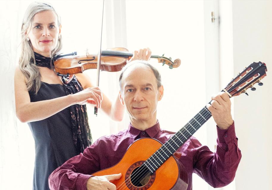 Erleben Sie die musikalische Vielfalt des Flamenco, spanischer Klassik, Tango, Klezmer und Swing. Juliane Winkler und Christof Schill spielen seit vielen Jahren zusammen als Duo. Ihre gemeinsamen Wurzeln liegen in der Flamencomusik. Inzwischen ist ihr Konzertprogramm breit gefächert...