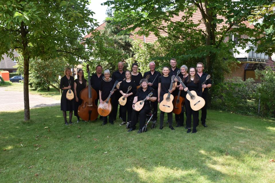 Wiederholt war das Zupforchester Saitenwind schon zu Gast in Munster - so auch in diesem Jahr. Die Musiker aus Schneverdingen haben wieder ein buntes Programm im Gepäck.
