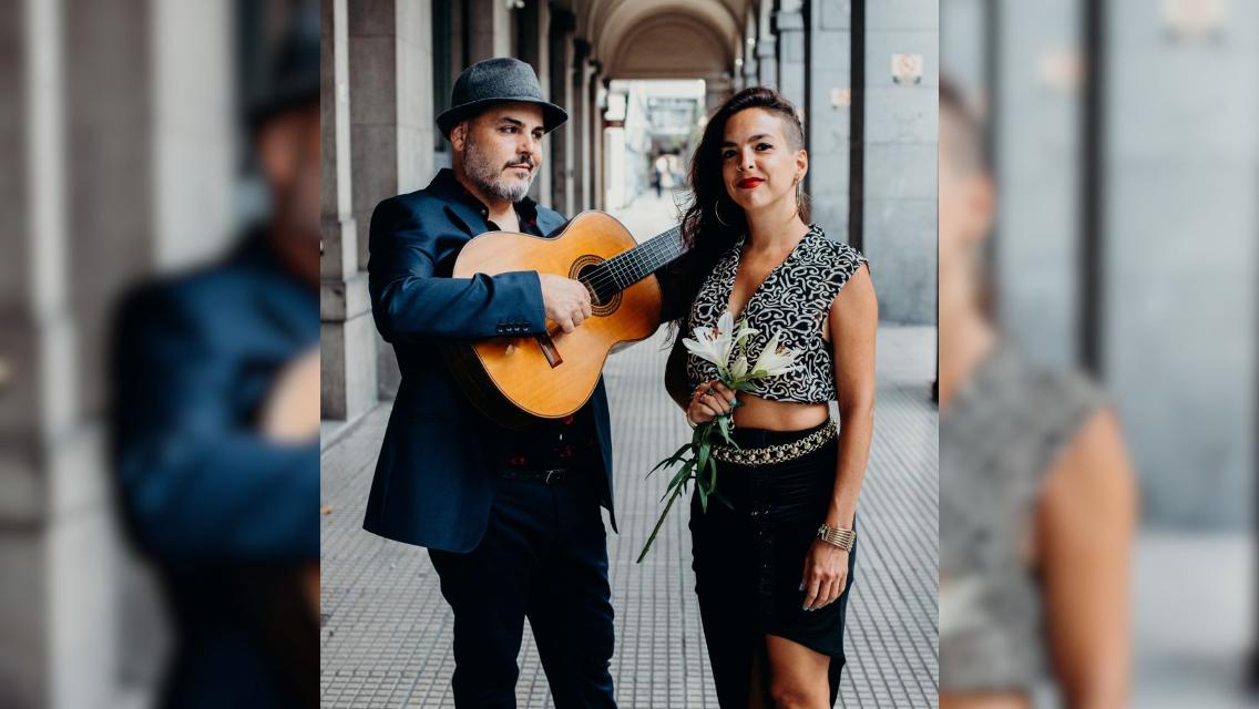 Tango ist Geheimnis, Geständnis, Vertrauliches. Und so, wie ins Ohr geflüstert, klingt der Tango von Estela del Mar (Gesang) und Octavio Barattucci (Gitarre). Das Duo interpretiert Tangos, Valses und Milongas in originellen Arrangemen...