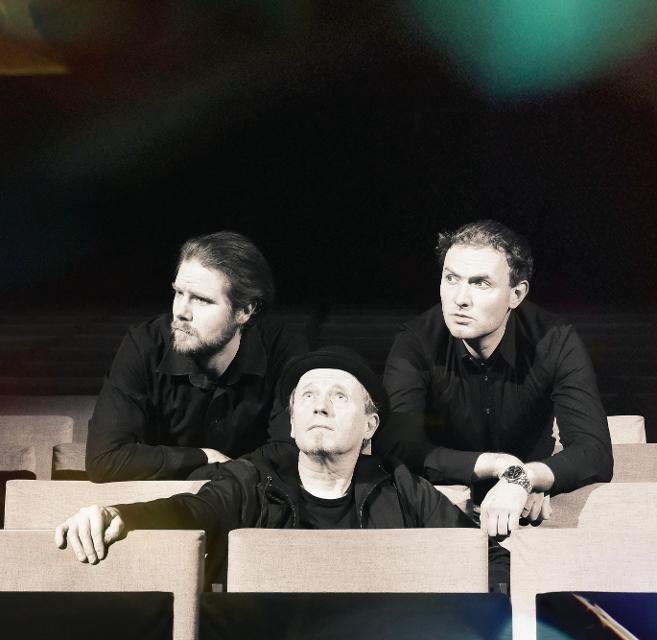 Das Lüneburger Deep Pop-Trio SGOT um den Singer-Songwriter Stephan Goth (Piano, Synths, Gesang) spielt das im September `23 veröffentlichte Album „Moon Hill“! In SGOTs Songs reflektieren sich Lebensthemen. Sie handeln. vom...