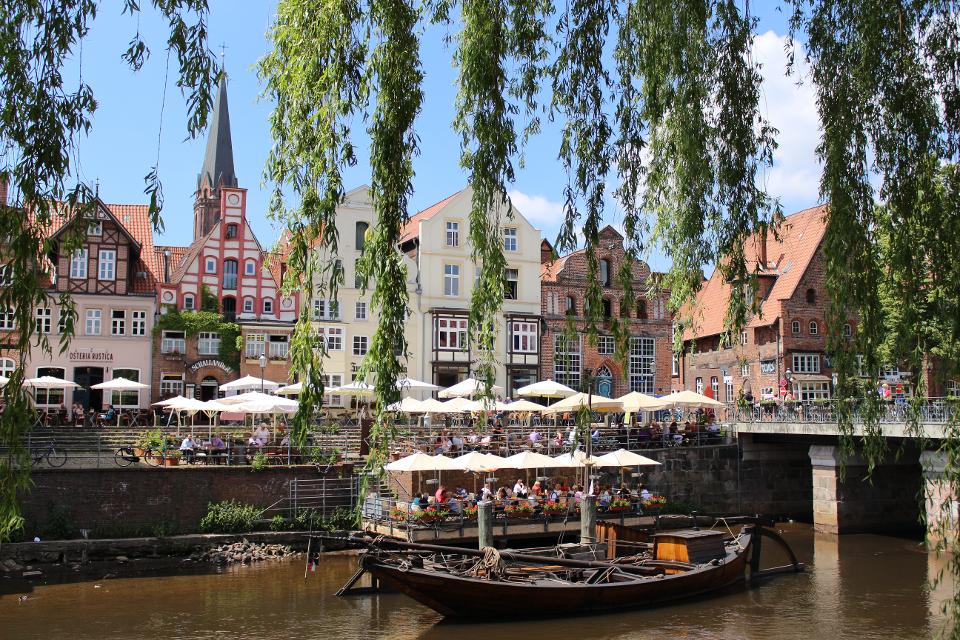 Erkunden Sie die Salz- und Hansestadt Lüneburg bei einem Klassischen Rundgang.Wussten Sie, dass es über 1.400 Baudenkmäler in der Stadt gibt? Lüneburgs historisch gewachsener Reichtum hat seine Spuren hinterlassen und prägt das...