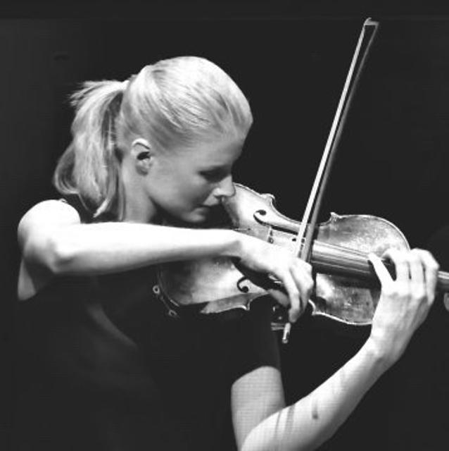 Die französisch-niederländische Geigerin Cosima Soulez Larivière, Preisträgerin zahlreicher Wettbewerbe (Joseph-Joachim-Wettbewerb u.a.) und international als Solistin gefragt, spielt neben Solowerken von Bach (Sonate a-Moll, Partiten h-Moll und d-Moll) die selten...