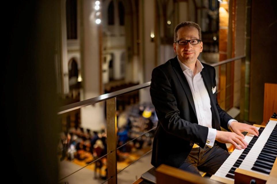 Kirchenmusikdirektor Dr. Ulf Wellner spielt Werke von Johann Sebastian Bach, Johannes Brahms, Dietrich Buxtehude und Josef Rheinberger