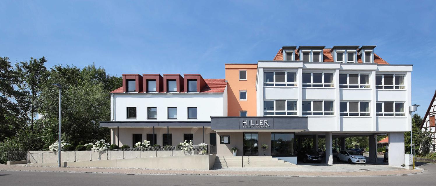 Das Hotel Hiller ist ein gemütliches, familiäres Haus in Abstatt mit 42 hellen Hotelzimmern. Im Hoteleigenen Restaurant können Sie regionale Küche genießen. Verkehrsgünstig gelegen zwischen Heilbronn und Stuttgart findet der Gast, inmitten den sch...