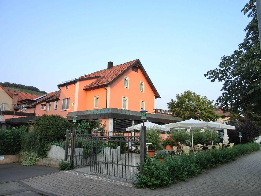 Im schönen Weinort Erlenbach befindet sich das Hotel Rebstock umgeben von Weinbergen und doch verkehrsgünstig am Sulmtalradweg und in Autobahnnähe. Das herzlich geführte Familienhotel mit Restaurant, in dem Sie entspannen können und sic...