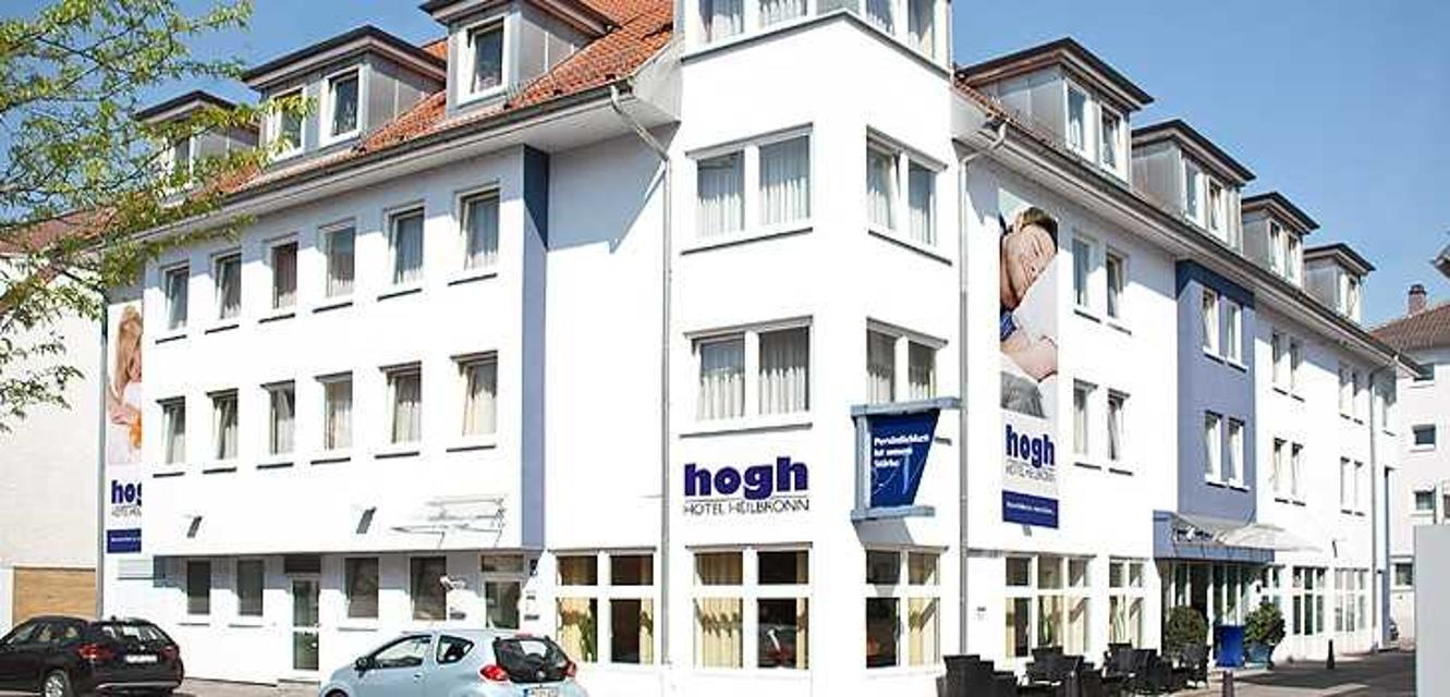 Mitten im Herzen Heilbronns befindet sich in einer beruhigten Nebenstraße das hogh HOTEL HEILBRONN. Die 42 modernen Zimmer bieten eine komfortable Ausstattung, den modernsten Stand der Technik und ein Ambiente zum Wohlfühlen.                