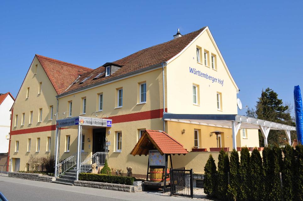 Das Hotel-Restaurant Württemberger Hof in Möckmühl bietet die geeignete Unterkunft für Urlaub, ein gemütliches langes Wochenende oder Räume für die nächste Familien- oder Betriebsfeier. Das Hotel liegt direkt im Zentrum von Möckmühl und verfügt über Einzel-, Zweibett-, Doppel- und Dreibettzimm...