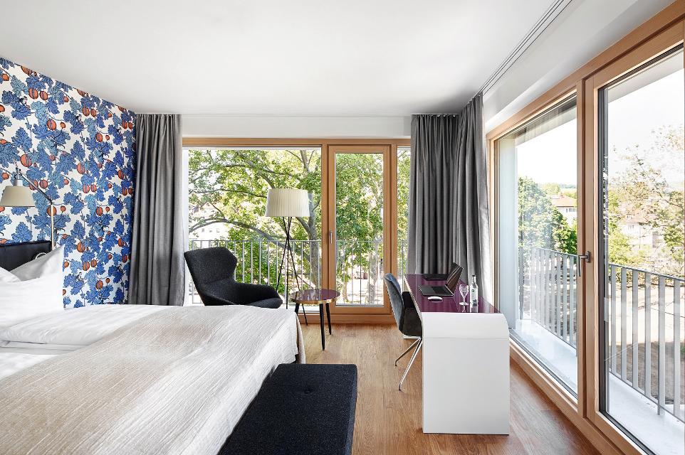 Das 2020 neu eröffnete Hotel im Herzen Heilbronns verfügt über 172 Gästezimmer und 2 Suiten, einer Skybar, schwäbischen Hausbrauerei, einem internationalen Restaurant, Wellness-Bereich, Panorama-Saal, und Veranstaltungsräumen. Die Zimmer sind modern und stilvoll eingerichtet, verfügen über...