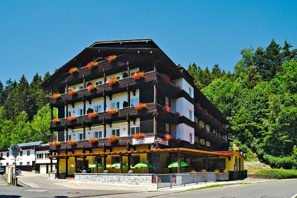 Im Ortsteil Steinbach, nur wenige hundertMeter von der Stadt Bad Kötzting entfernt,finden Sie unser Hotel am Steinbachtal. Die rund 125-jährigen Mauern unseres Gebäudes laden ...