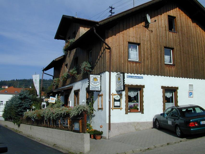  Unser uriger gemütlicher Gasthof liegt zentral im Ortsteil Haibühl.