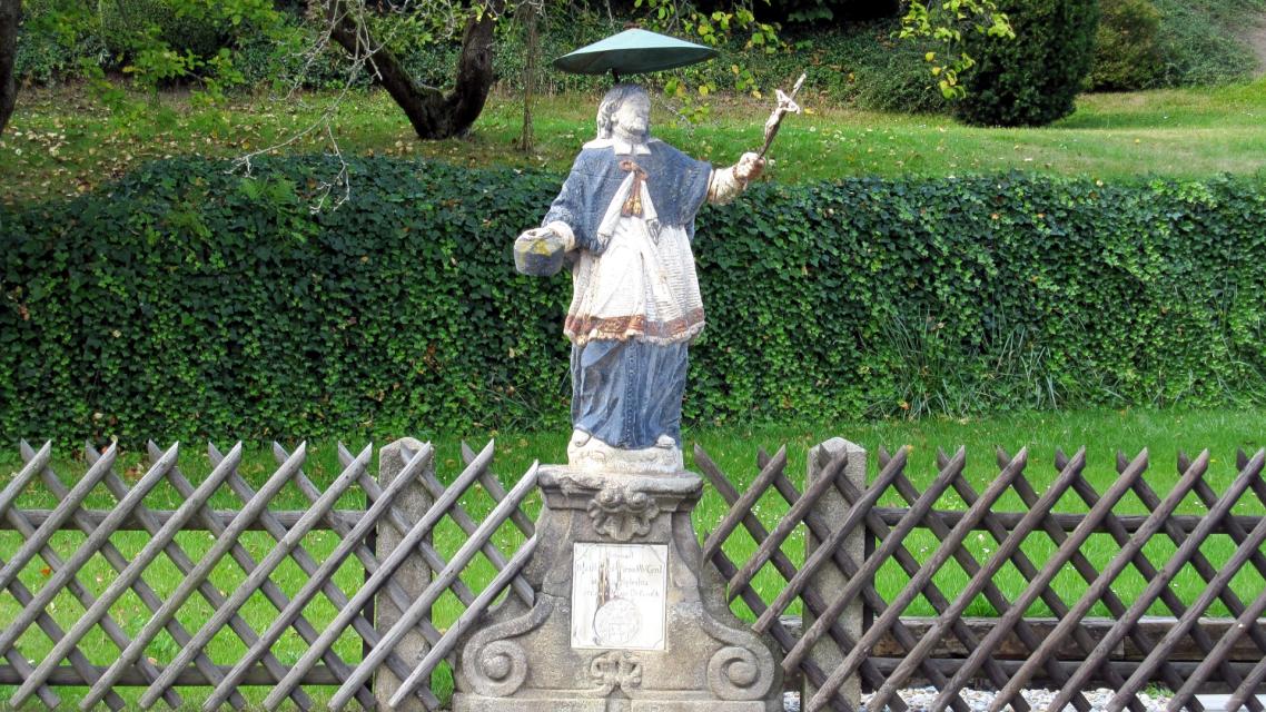 Steinfigur Hl. Johannes von Nepomuk