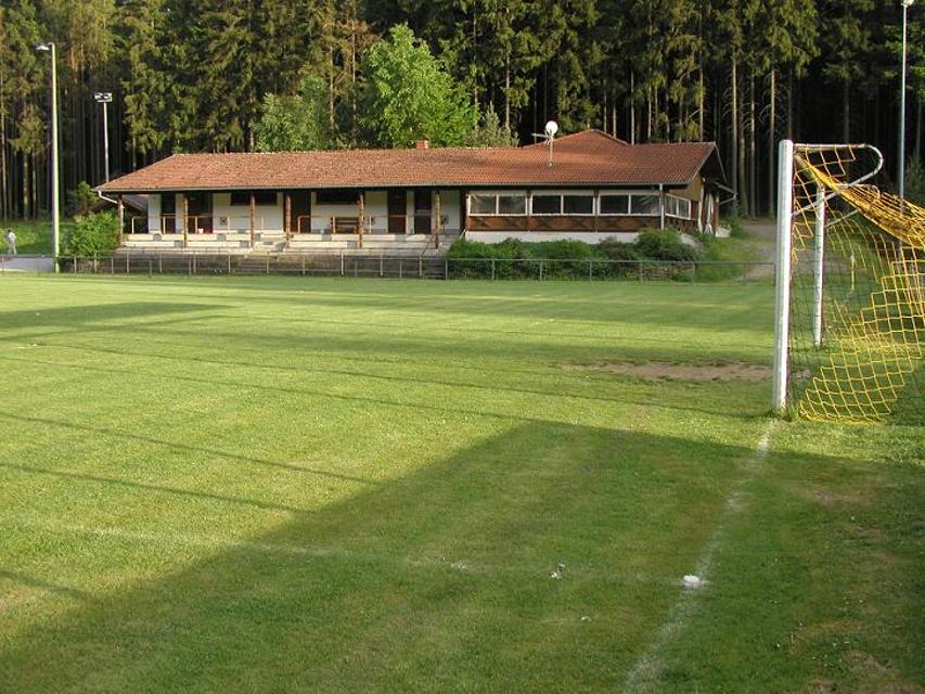  2 Fußballplätze, Vereinsheim, Asphaltstockbahnen