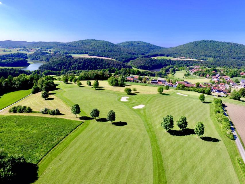 Golf lernen, spielen und trainieren.Spezielle Angebote unter www.golf-eixendorfer-see.de