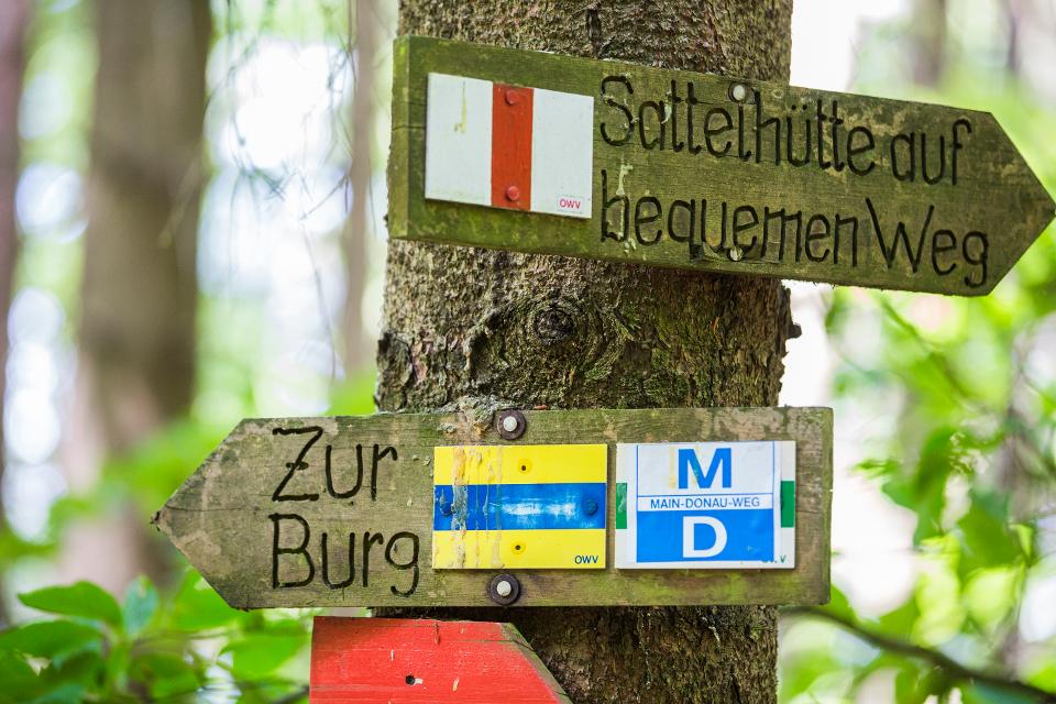 Willkommen im Naturwaldreservat. Flyer erhältlich im Tourismusbüro Rötz. Herausgegeben: Bezugsadresse Bayerische Lan...