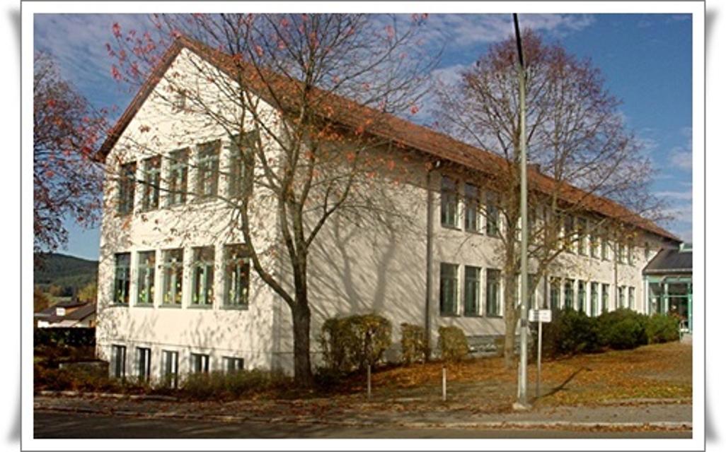 Schulgebäude Grafenwiesen