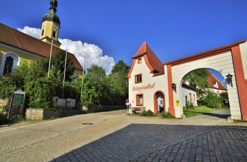 In den Jahren 1604 und 1605 wird das Blaibacher Schloss von Wolf Albrecht Notthafft erbaut - die Nebengebäude erst im J...