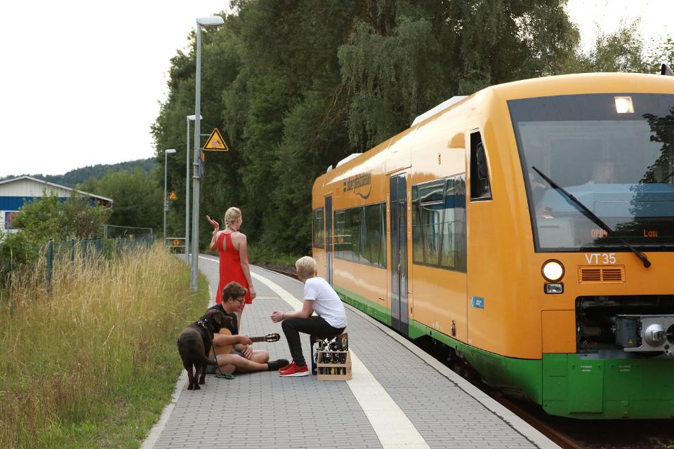 Fahrplan unter: http://www.laenderbahn.com/oberpfalzbahn/