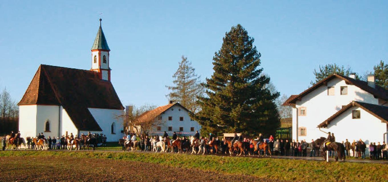 Gotische Kirche St. Stephan mit Pferdewallfahrt.