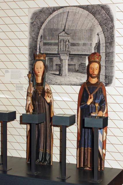 Im Kreismuseum Bogen stehen in der Abteilung Ritter, Rauten und Co die Figuren der Gräfin Ludmilla und des Herzogs Ludwig.