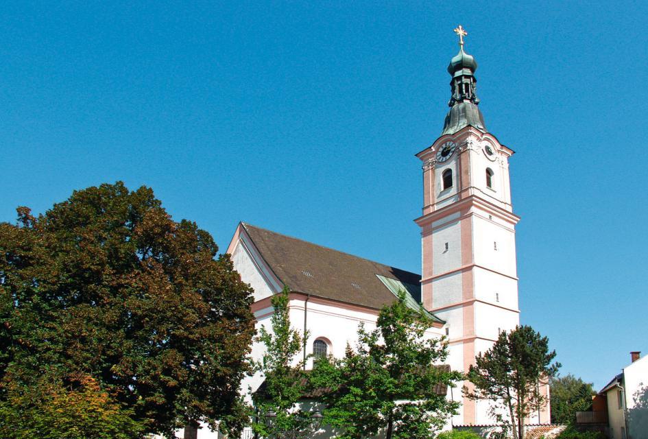 Katholische Pfarrkirche im gotischen und barocken Baustil.