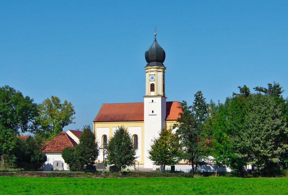 Katholische Filialkirche in Pönning bei Geiselhöring.